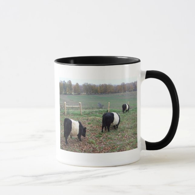 Mug Le troupeau de vaches de Beltie le long d'un senti (Droite)