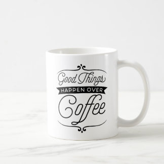Mug Les bonnes choses se produisent au-dessus du café