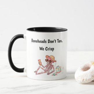Mug Les crânes ne bronzent pas. Nous, on grille.