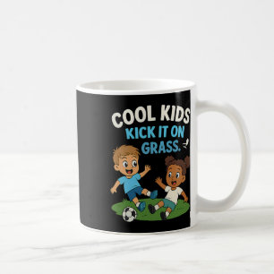 Mug Les enfants cool donnent des coups de pied sur le 