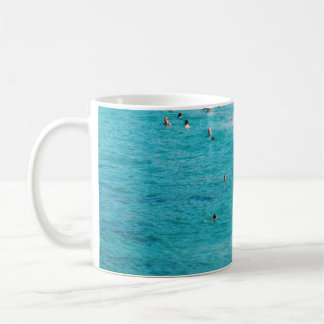 Mug Les gens qui nagent sur la plage