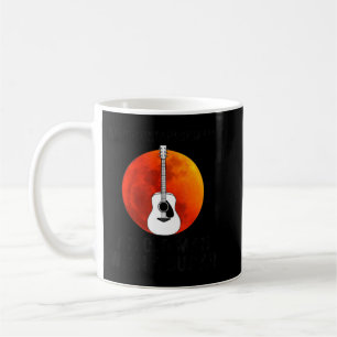 Mug Les hommes ne sous-estiment jamais un vieil homme 