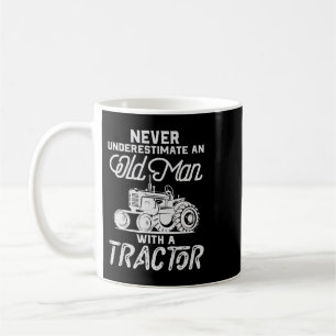 Mug Les Hommes Ne Sous-Estiment Jamais Un Vieux Homme