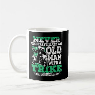 Mug Les Hommes Ne Sous-Estiment Jamais Un Vieux Homme