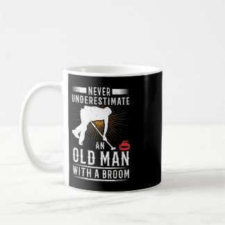 Mug Les Hommes Ne Sous-Estiment Jamais Un Vieux Homme