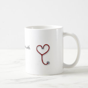 Mug Les infirmières s'inquiètent avec le coeur -