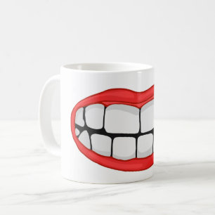 Mug les lèvres rouges sourient avec de grandes dents