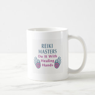 Mug Les maîtres Reiki le font avec les mains de guéris