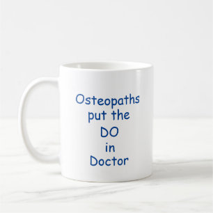 Mug Les ostéopathes ont mis FONT dans le docteur