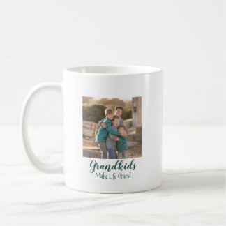 Mug Les petits-enfants rendent la vie grandiose