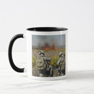 Mug Les soldats appellent l'information