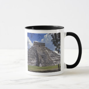 Mug Les touristes traversent une partie non restaurée 