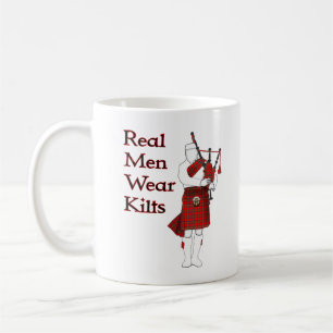 Mug Les vrais hommes portent des kilos amusants écossa