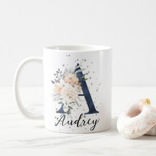 Mug LETTRE BLEUE DE LA Marine A Peach Crème Florale Mo