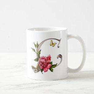 MUG LETTRE C DE MONOGRAMME AVEC ROSE ET DES PAPILLONS