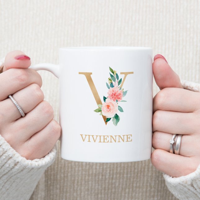 Mug Lettre d'or Monogramme V | Vert rose floral (Créateur téléchargé)