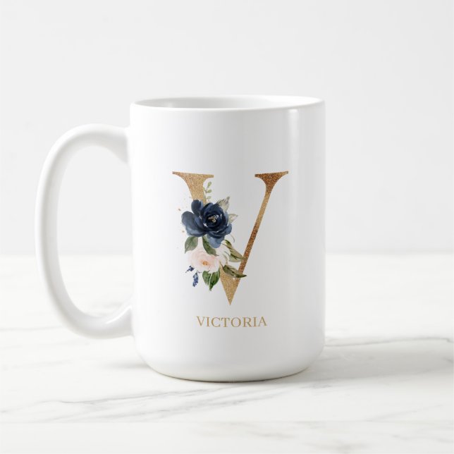 Mug LETTRE MONOGRAPHIQUE Florale Blush Navy "V" Person (Gauche)