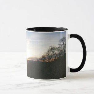 Mug Lever de soleil dans les montagnes fumées