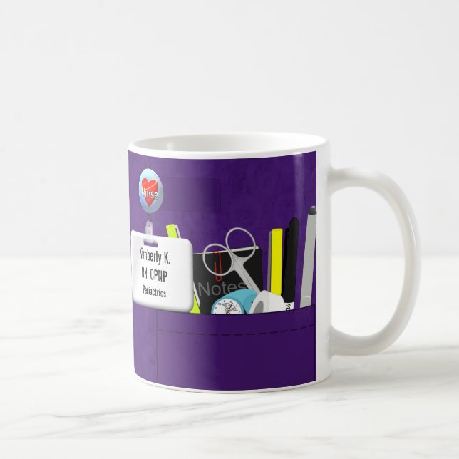 Mug L'infirmière personnalisée frotte dans le pourpre (Droite)