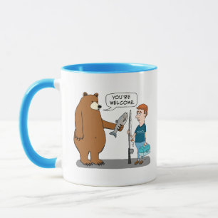 Mug L'ours donne à un homme un poisson