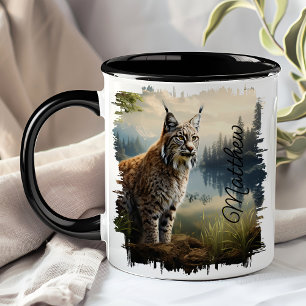 Mug Lynx roux dans une clairière de forêt