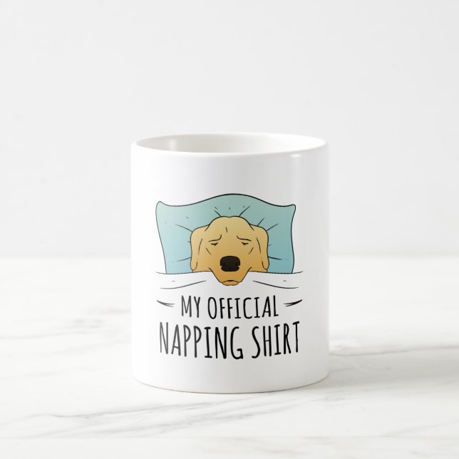 Mug Ma chemise de sieste officielle avec chien couchan (Centre)