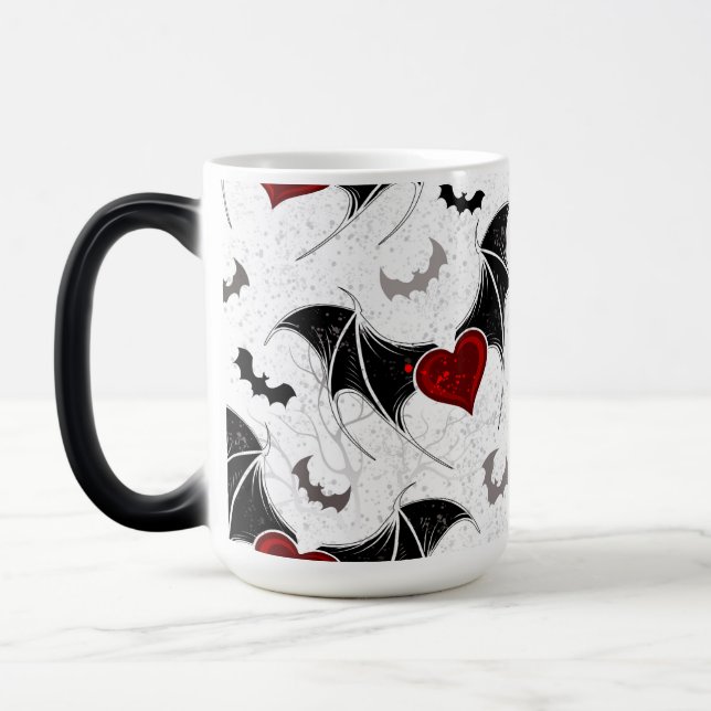 Mug Magic Coeur d'Halloween avec ailes de chauve-souris noir (Gauche)