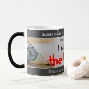 Mug Magic Je me tiens sur le tuyau - transl idiot. Allemand!