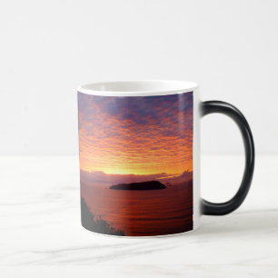 Mug Magic Lever de soleil sur l'île aux chaussures Tairua