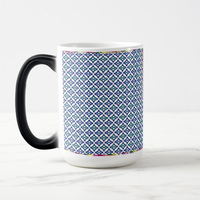 Mug Magic motif bleu et vert avec un arrière - plan blanc (Gauche)