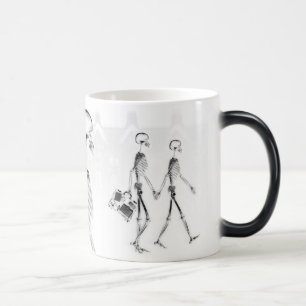 Mug Magic Négatif BW de balade d'après-midi de squelettes de