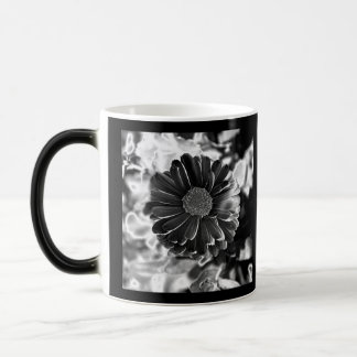 Mug Magic Photo de fleur en noir et blanc