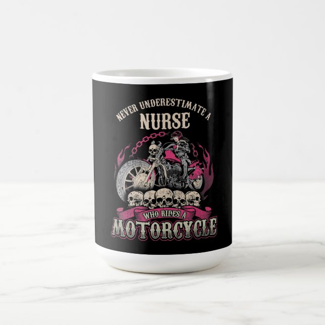Mug Magic Sous-estimer l'infirmière qui conduit le moto moto (Centre)