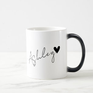 Mug Magic Texte de nom personnalisé Petit cœur noir simple A