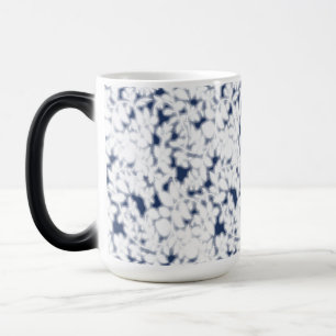Mug Magic un arrière - plan blanc et bleu avec un motif
