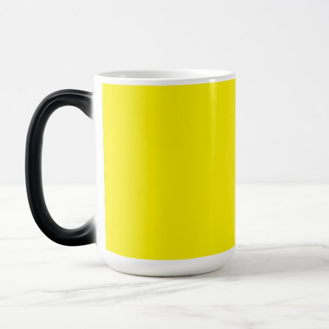Mug Magic un arrière - plan jaune avec une bordure noire (Gauche)