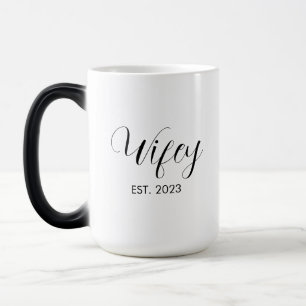 Mug Magic Wifey Elegant noir Script femmes blanches