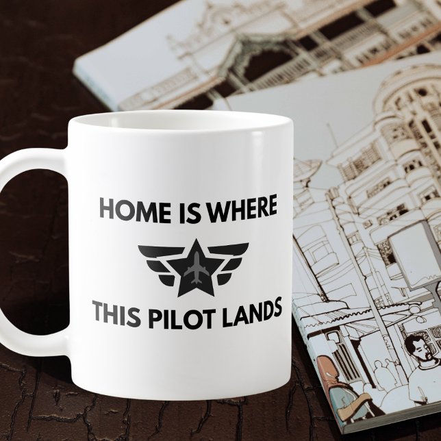 Mug Maison drôle où ce pilote atterrit Bienvenue  (Créateur téléchargé)