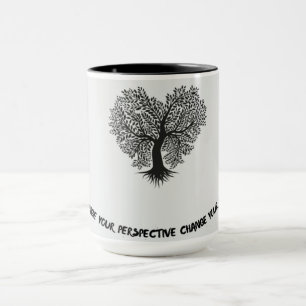 Mug majuscule au sol