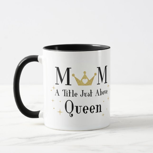 Mug Maman heureuse du jour de mère un titre au-dessus (Gauche)