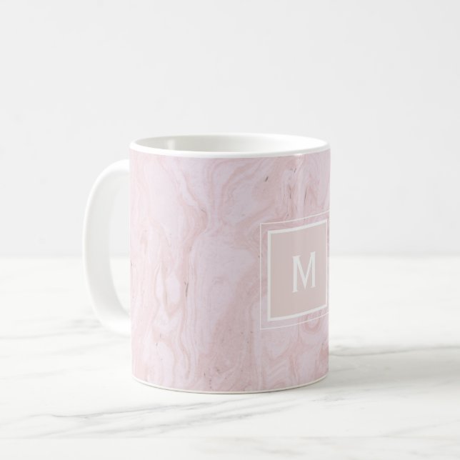 Mug Marbre rose moderne Monogramme personnalisé (Devant gauche)