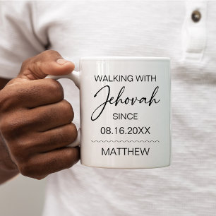 Mug Marcher avec Jéhovah depuis Noir et Blanc