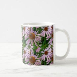 Mug Marguerite et abeille pourpres avec la frontière
