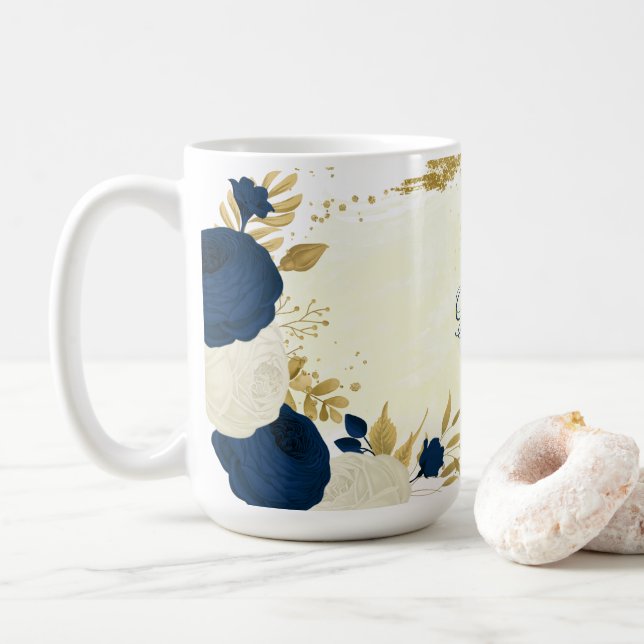 Mug mariage botanique bleu marine et fleurs blanches o (Avec donut)