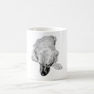 Mug matinal de la tasse pensive