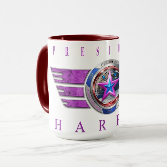 Mug Médaillon de l'aile rose du président Harris-Walz (Devant gauche)