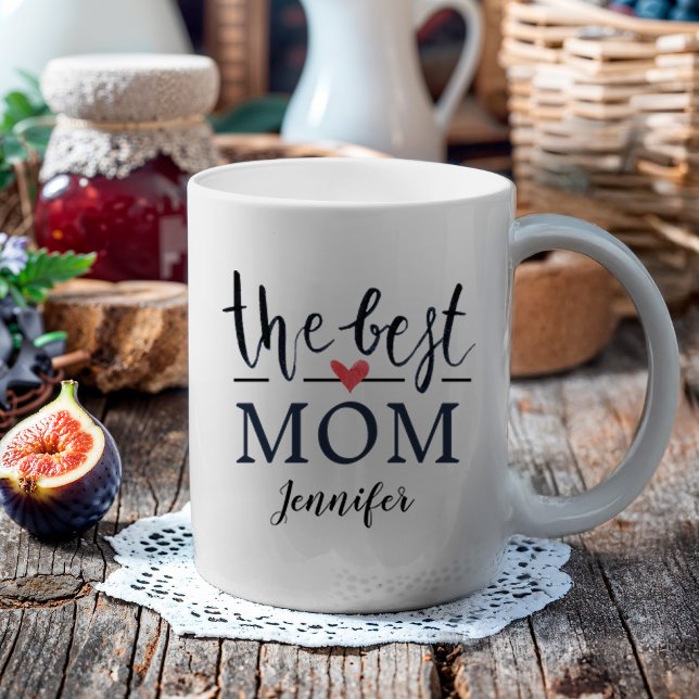 Mug Meilleure maman Aquarelle Rouge Nom du coeur (Celebrate your mom with this custom mug. This mug features the text "the best mom".)