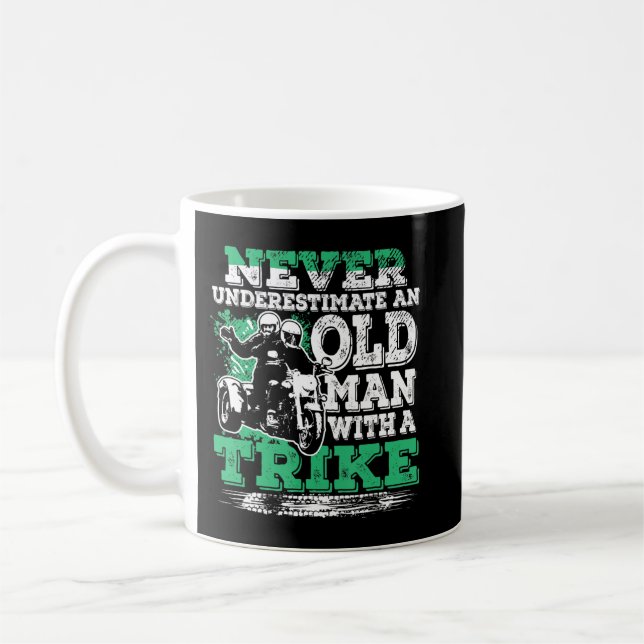Mug Mens Never Underestimate An Old Man With A Trike C (Gauche)
