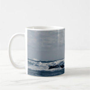 Mug Mer ionienne agitée par des vagues de mousse qui e