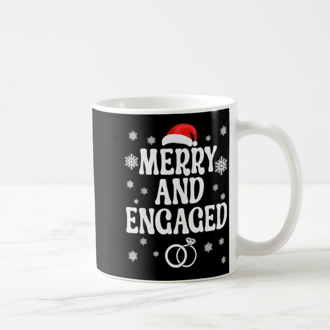 Mug Merry And Engaged Couple Christmas Matching Pajama (Droite)